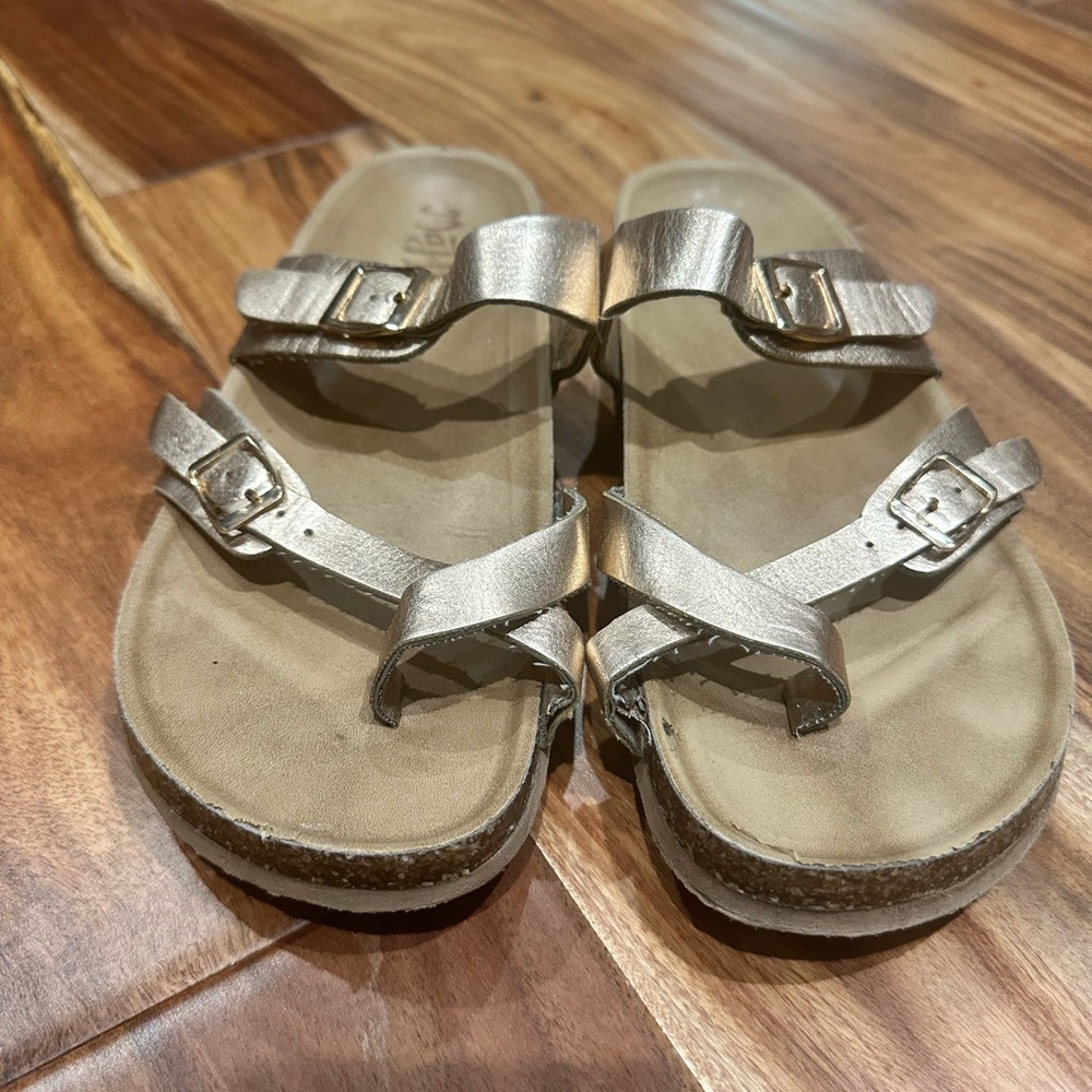 Metallic Sandals with Buckle Straps
